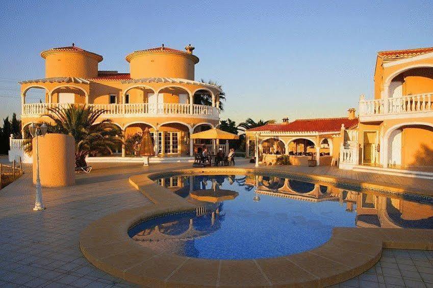 Pension Los Caballos Эльс-Поблетс Экстерьер фото